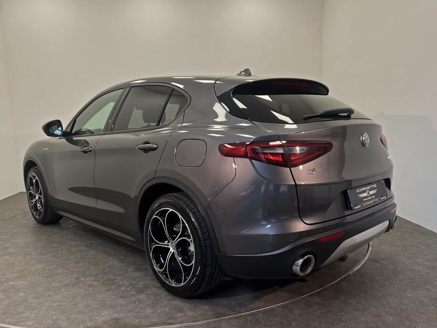 Alfa Romeo Stelvio - 12