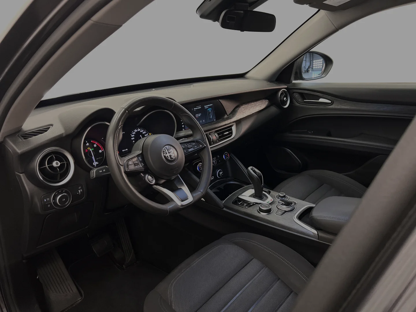 Alfa Romeo Stelvio - 13