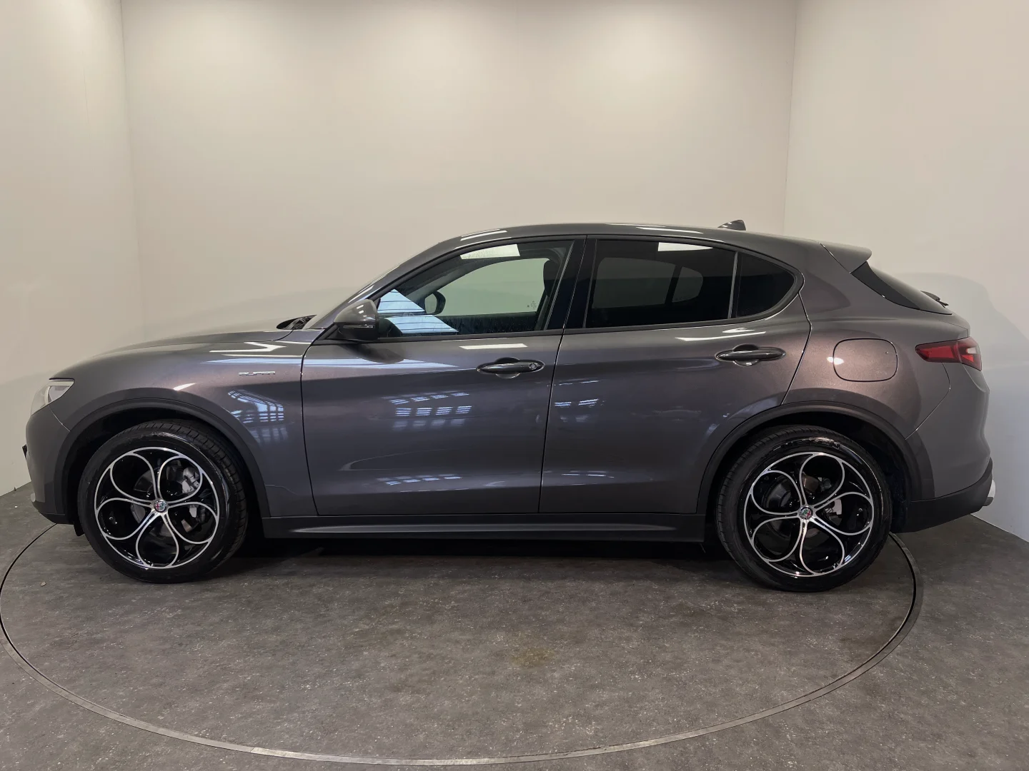 Alfa Romeo Stelvio - 5
