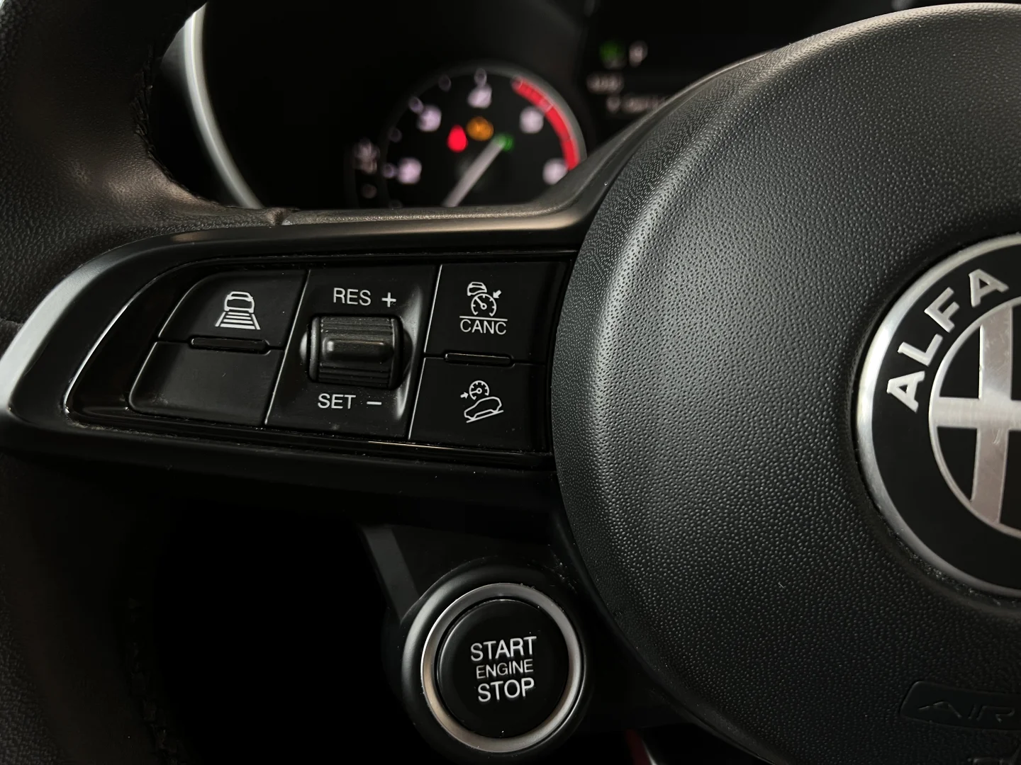 Alfa Romeo Stelvio - 10