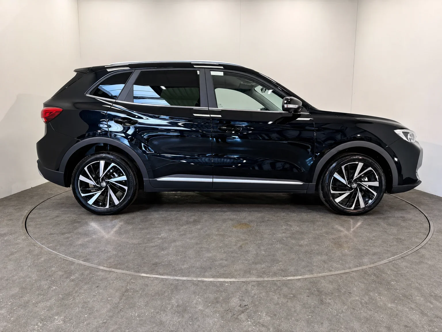 MG ZS - 8