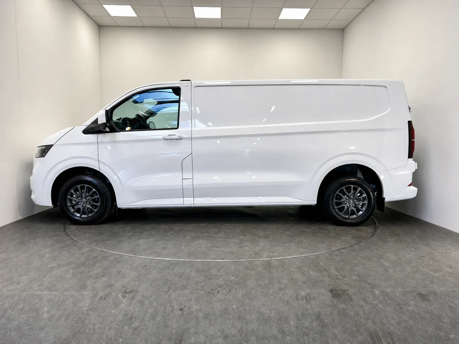 Volkswagen T7 Transporter - 2
