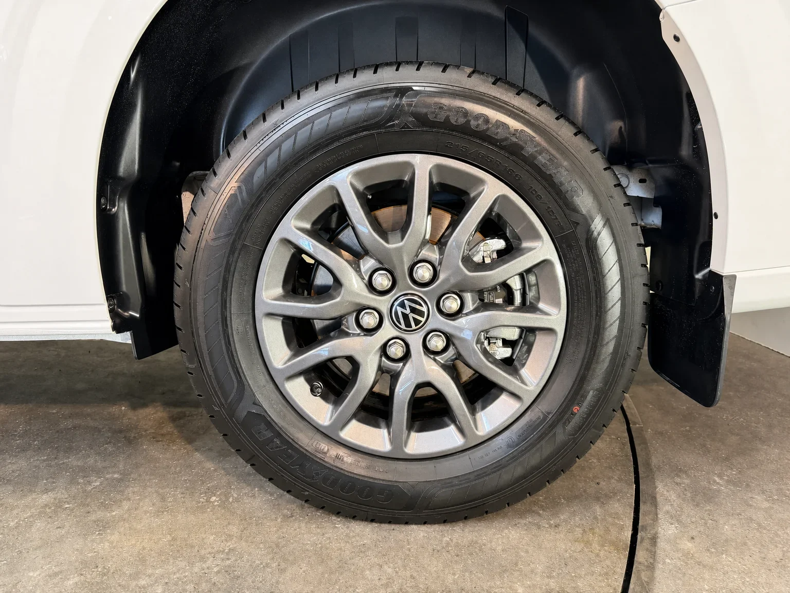 Volkswagen T7 Transporter - 12