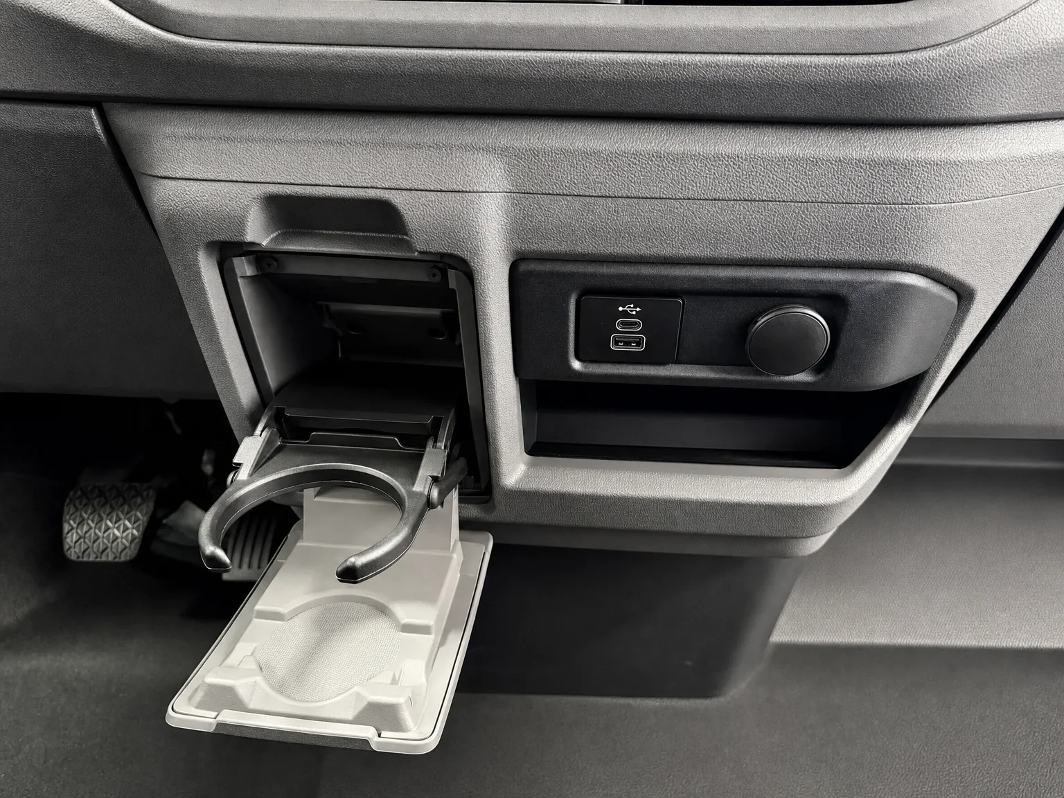 Volkswagen T7 Transporter - 14