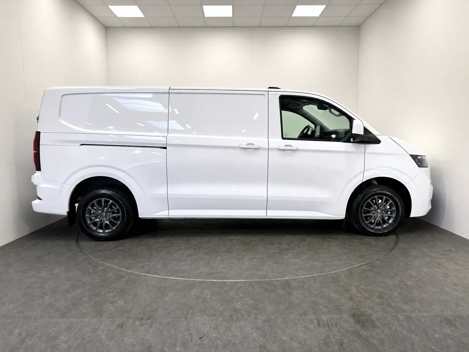 Volkswagen T7 Transporter - 6