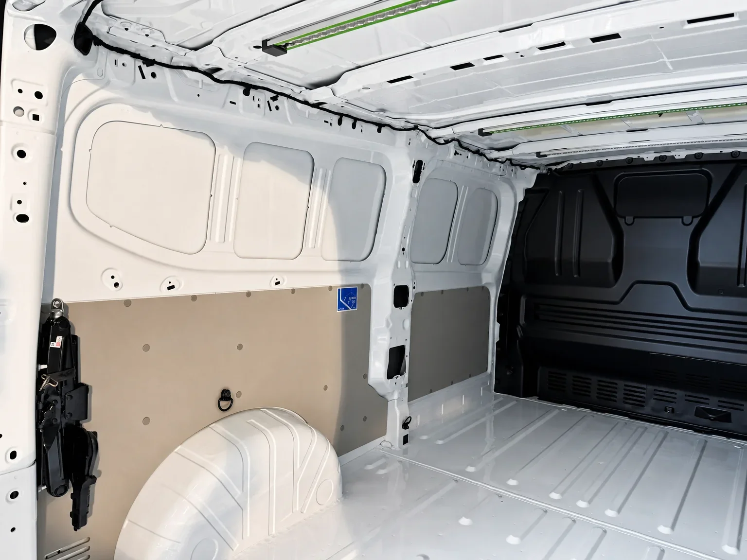 Volkswagen T7 Transporter - 10