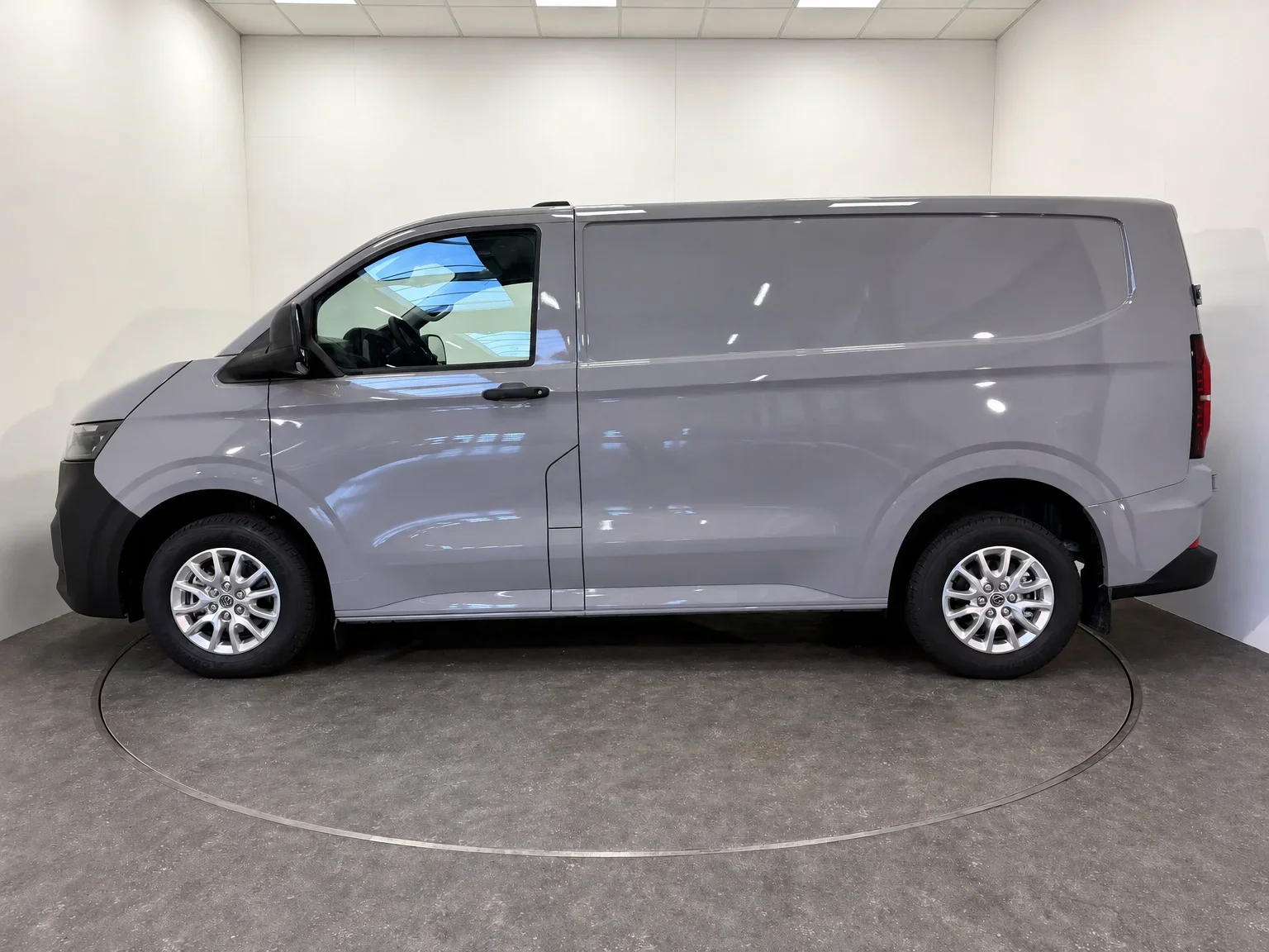 Volkswagen T7 Transporter - 2