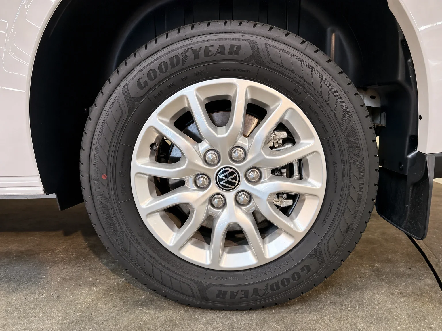Volkswagen T7 Transporter - 14