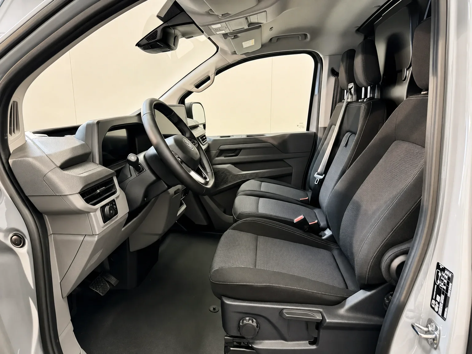 Volkswagen T7 Transporter - 16