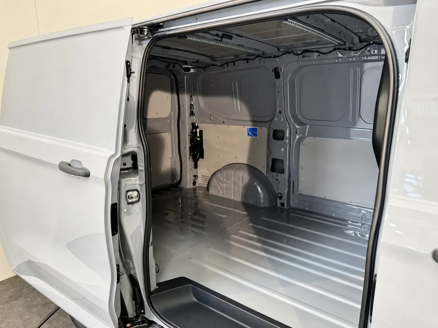 Volkswagen T7 Transporter - 3