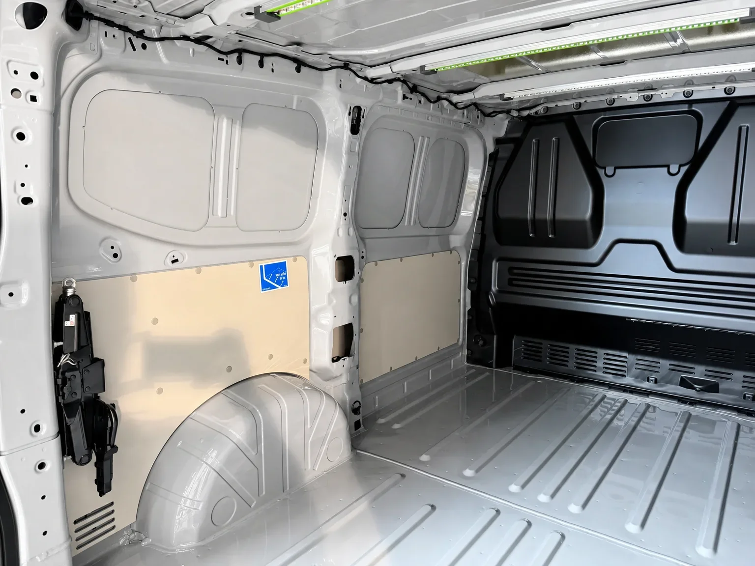 Volkswagen T7 Transporter - 6