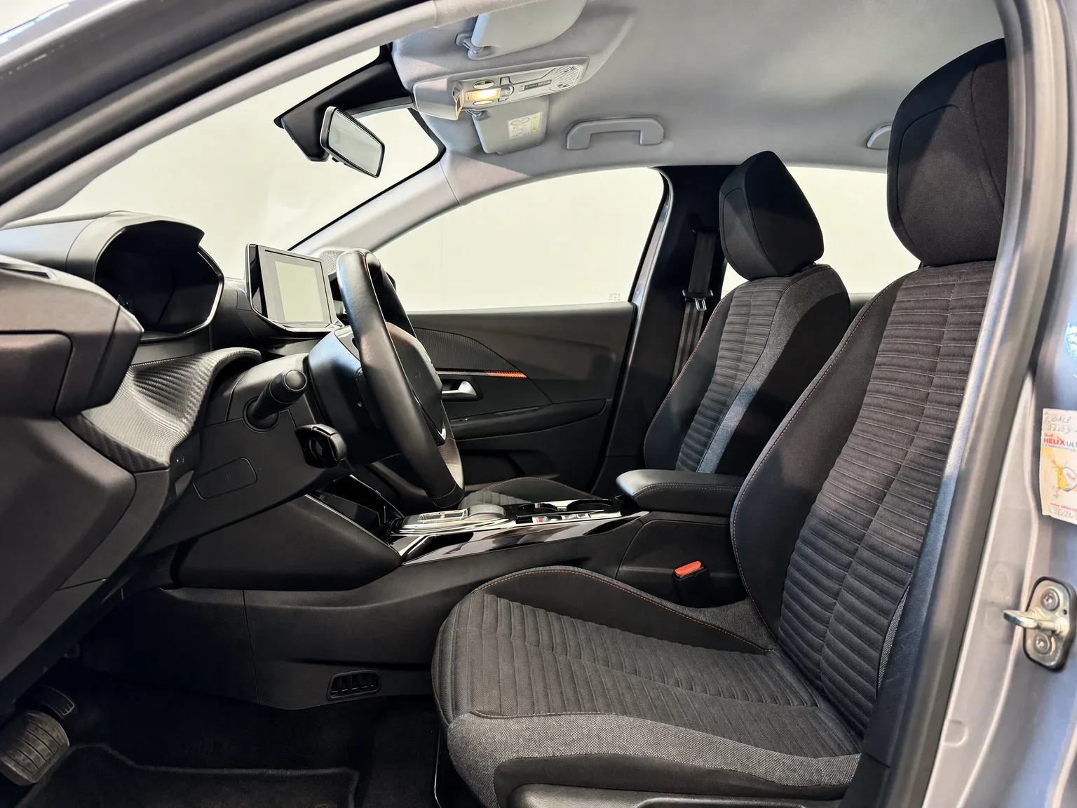 Peugeot e-208 - 13