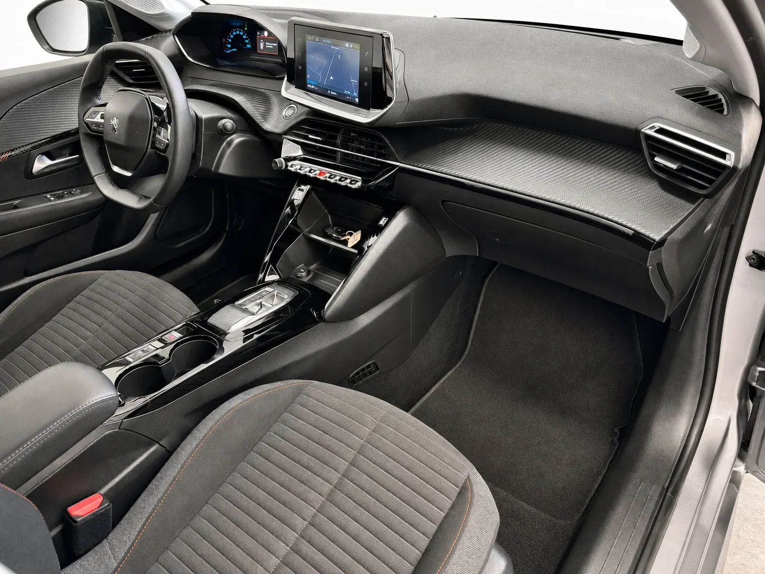 Peugeot e-208 - 21