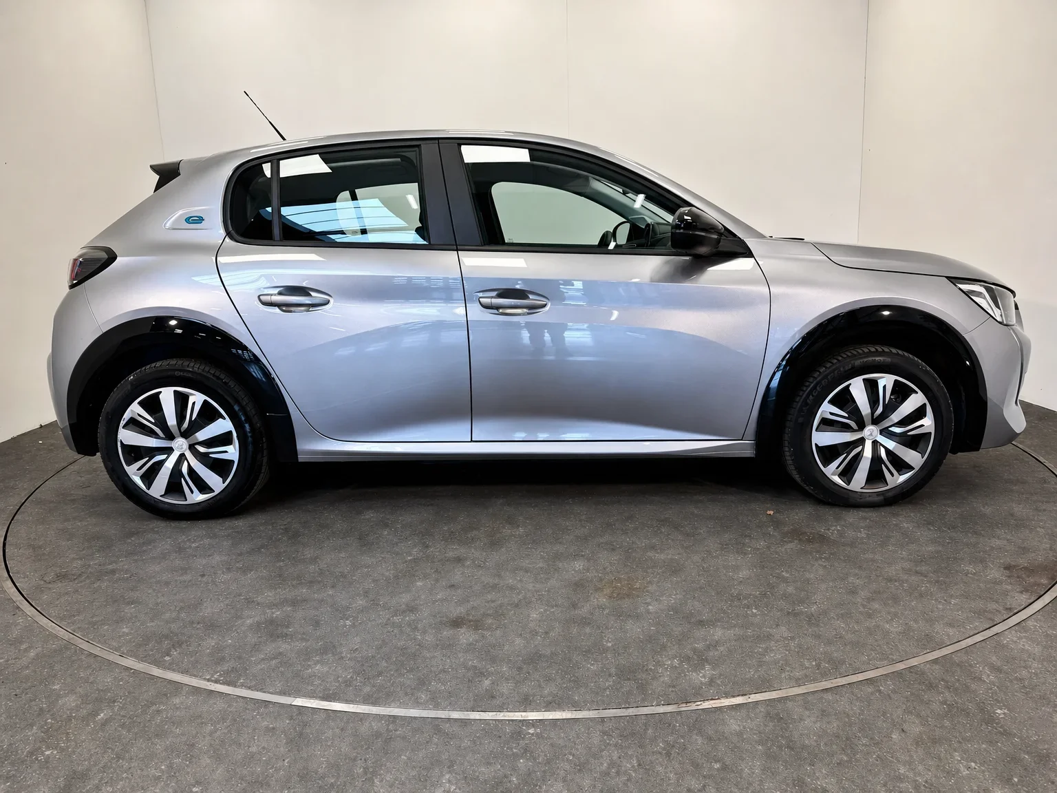 Peugeot e-208 - 9