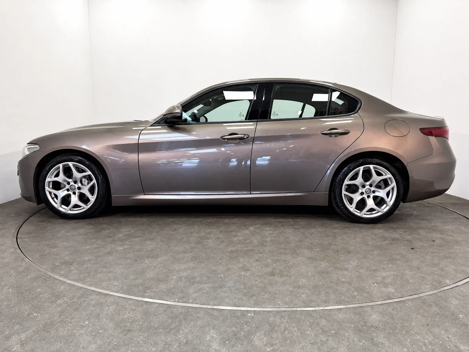 Alfa Romeo Giulia - 2