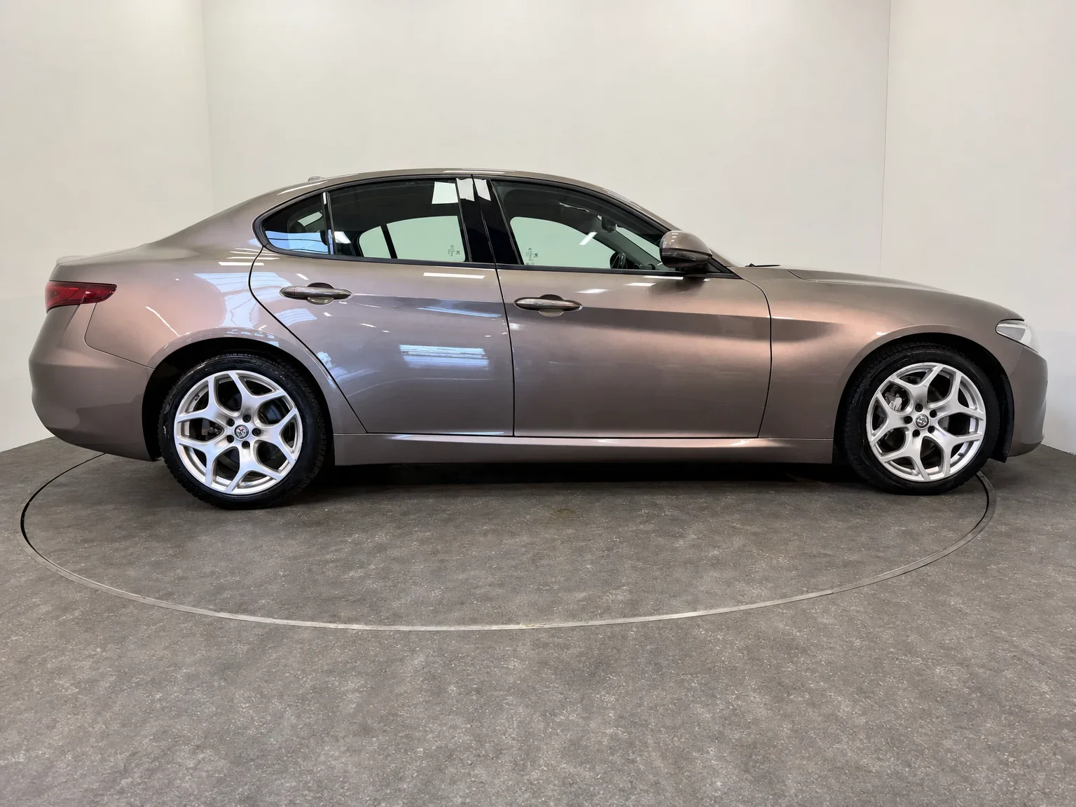 Alfa Romeo Giulia - 9