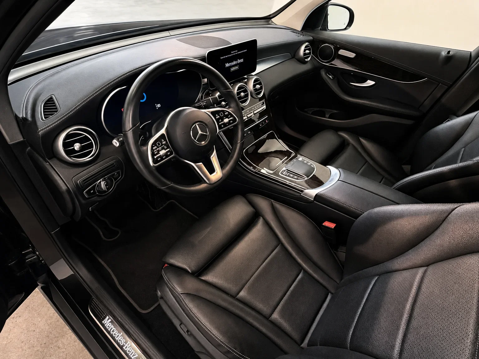 Mercedes-Benz GLC 300 - 16