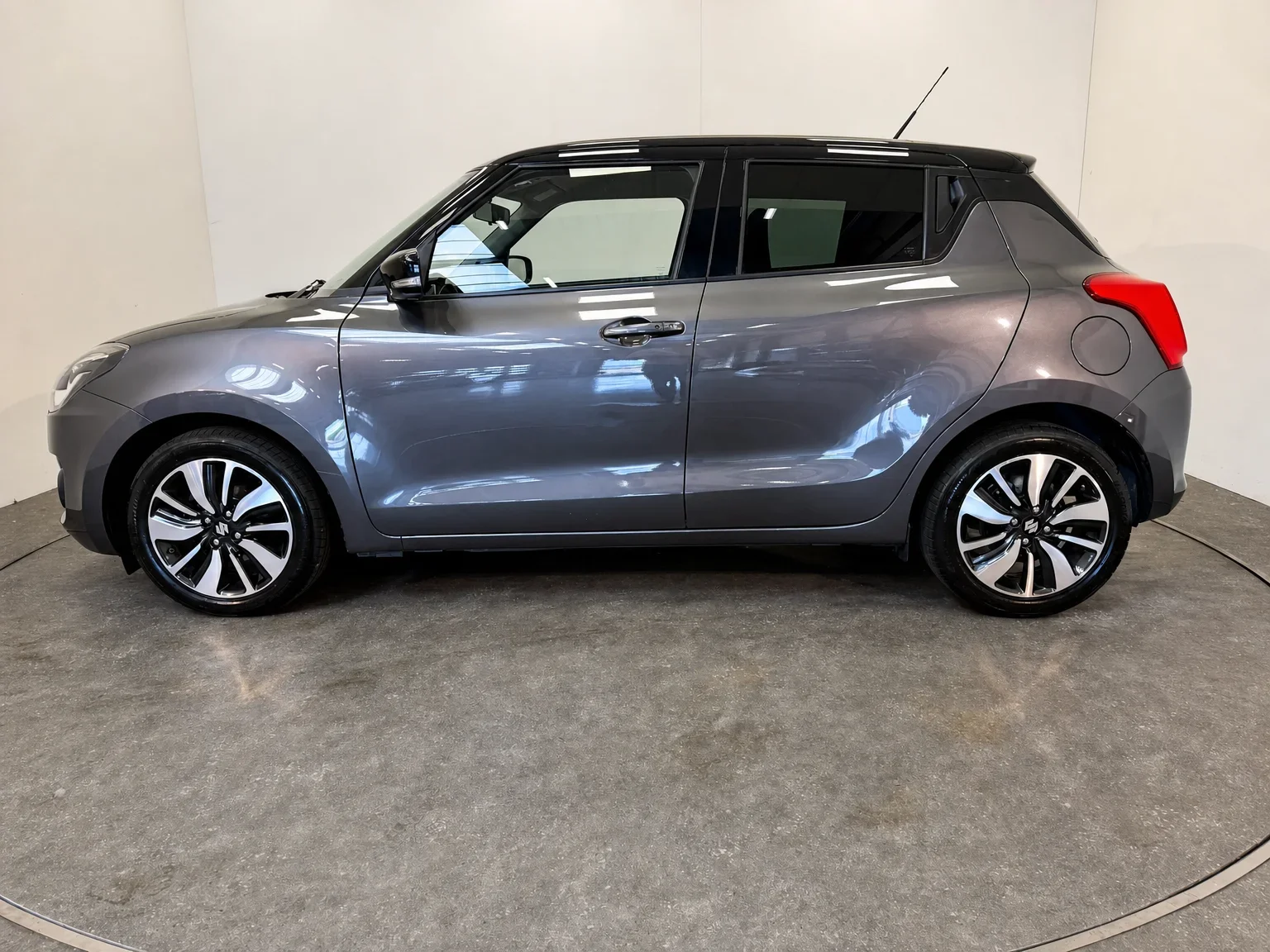 Suzuki Swift - 2