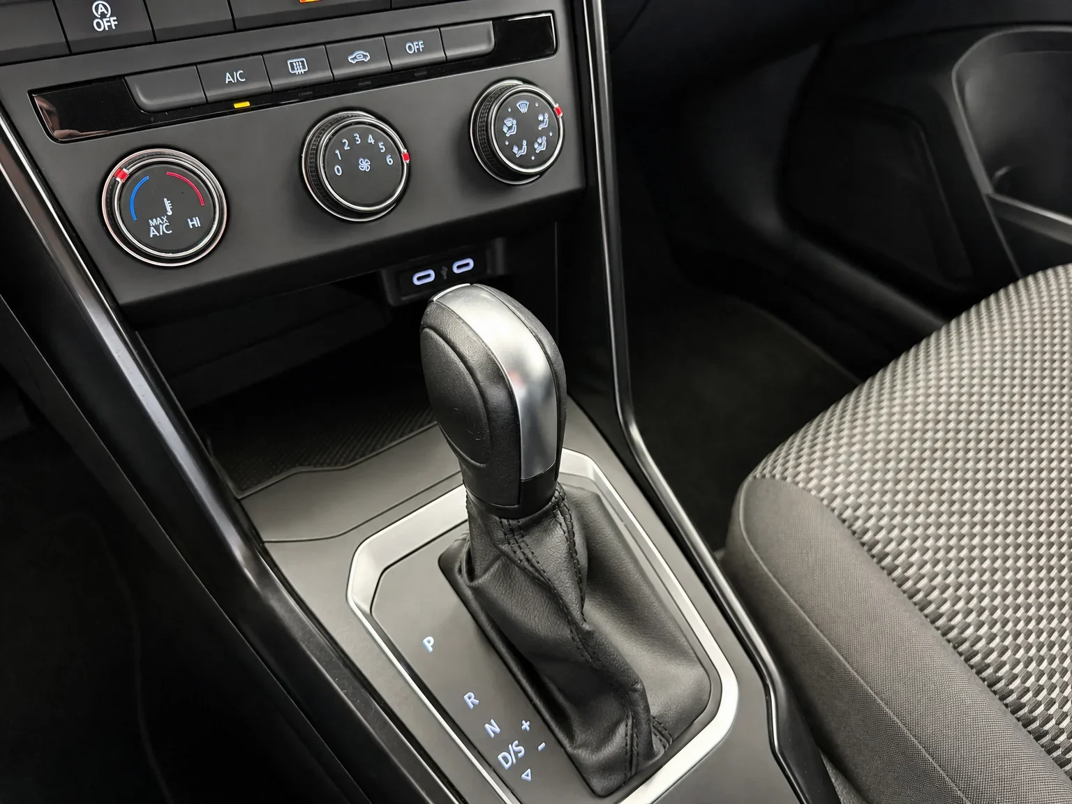 Volkswagen T-Roc - 16