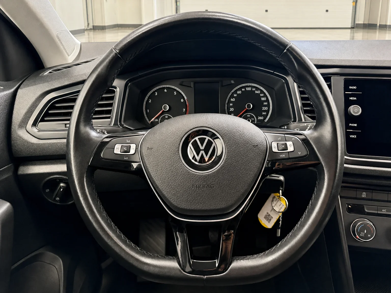 Volkswagen T-Roc - 18