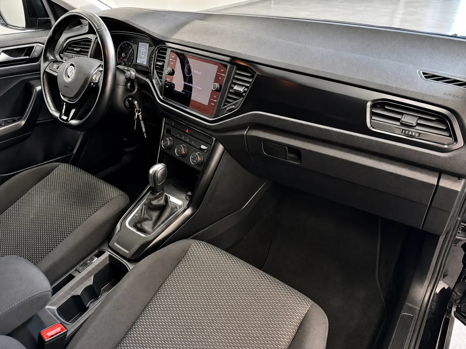 Volkswagen T-Roc - 19