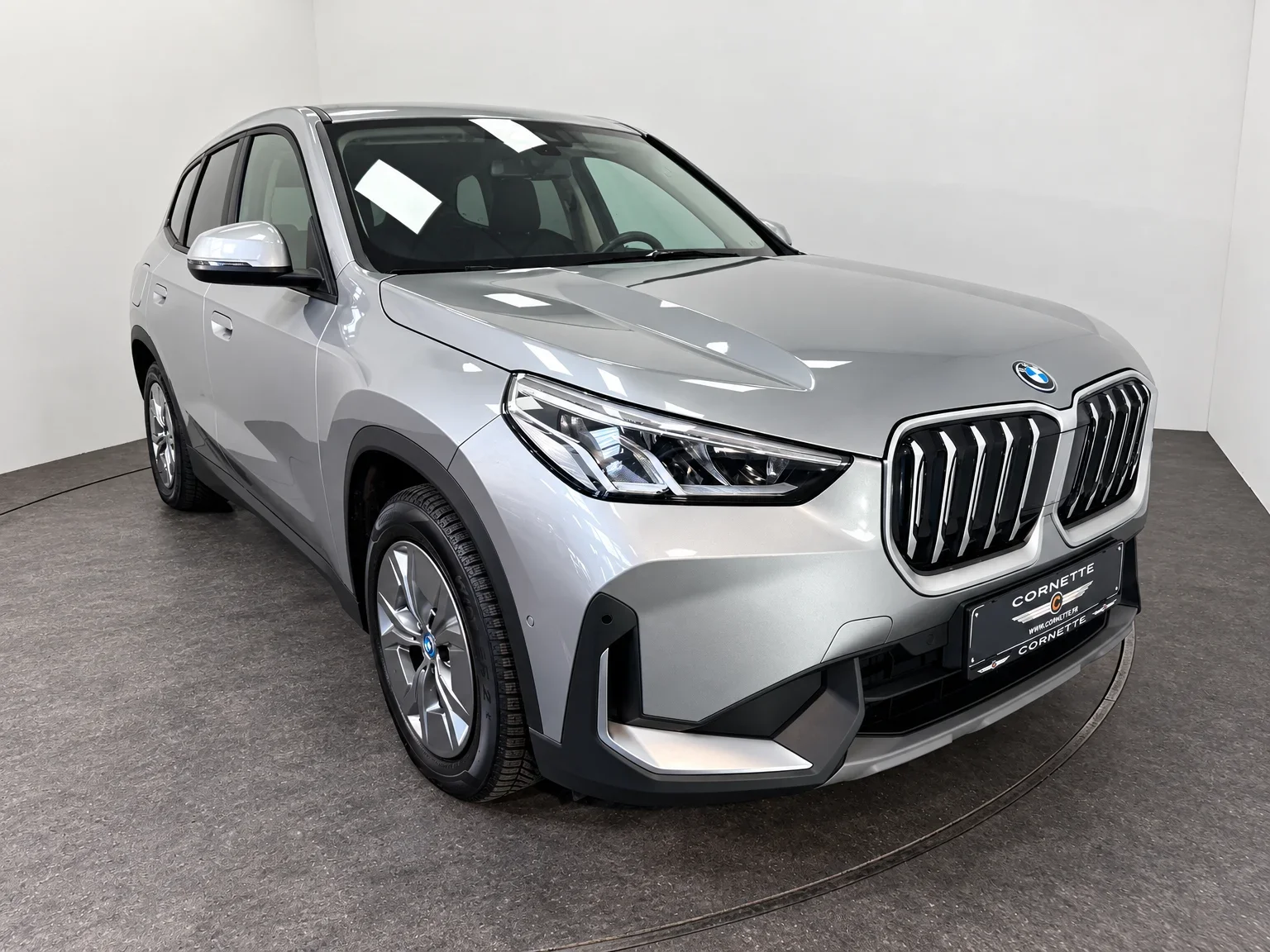 BMW iX1 - 8