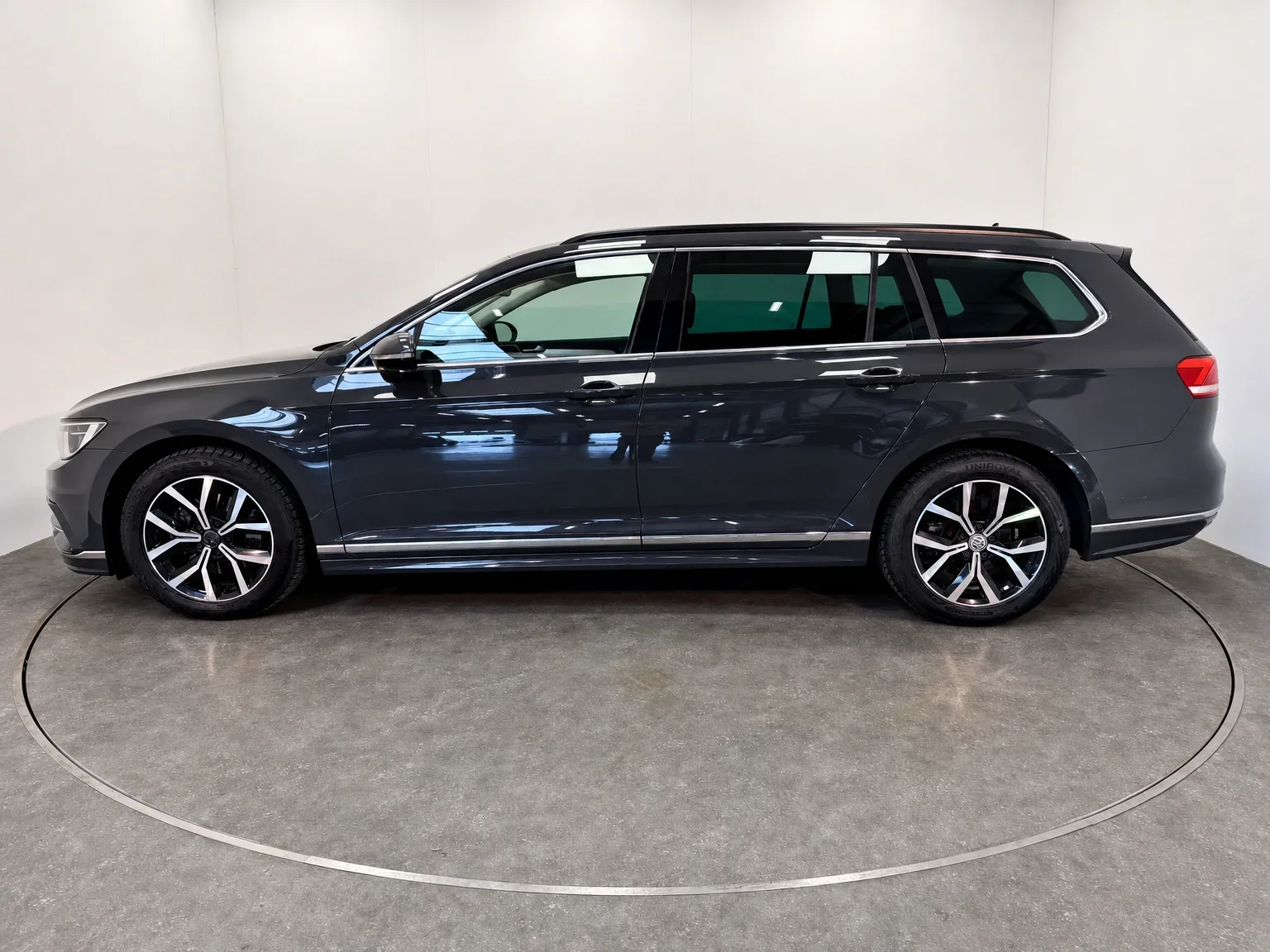 Volkswagen Passat Variant - 2